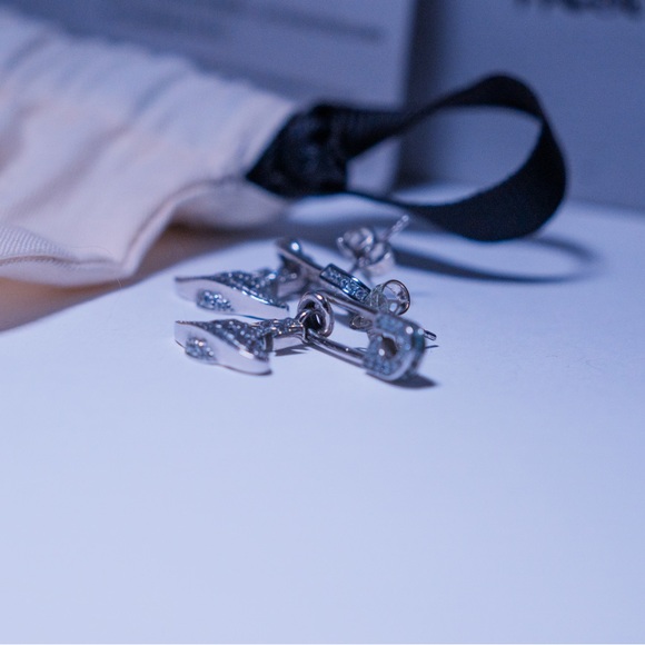 Vivienne Westwood Silver Safety Pin Orb Drop Earrings - Picture 8 of 8